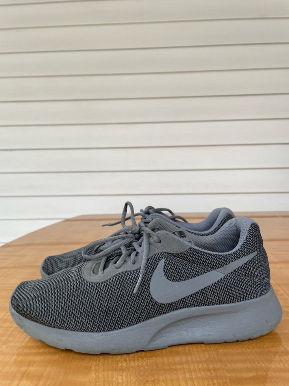 Nike Tanjun SE Men’s Sneakers Size 8 Cool Grey Training Running Athletic